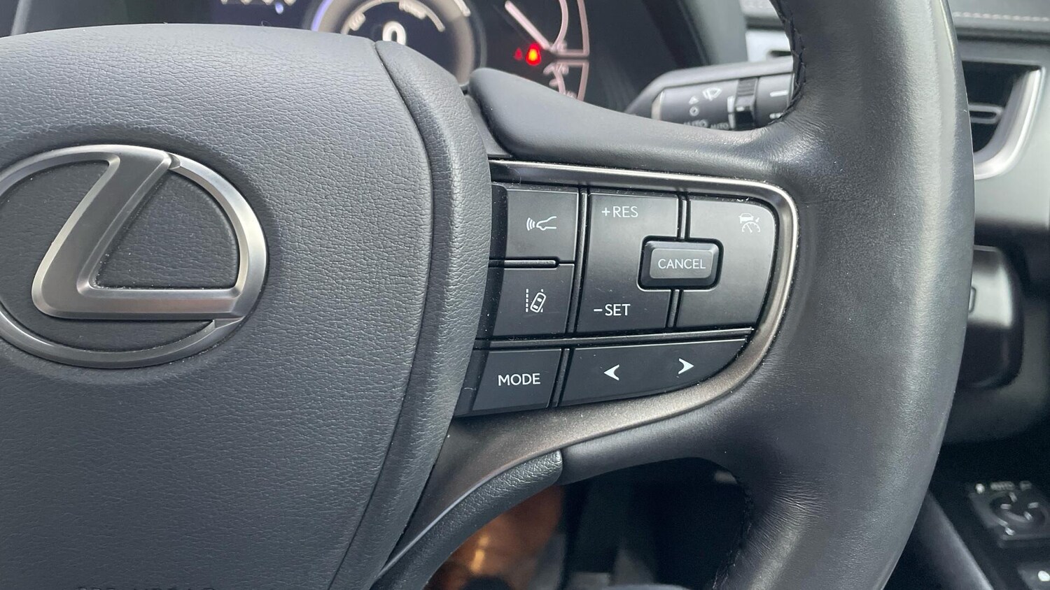 Used Lexus UX 2023 for sale - 77768949: Photo 39