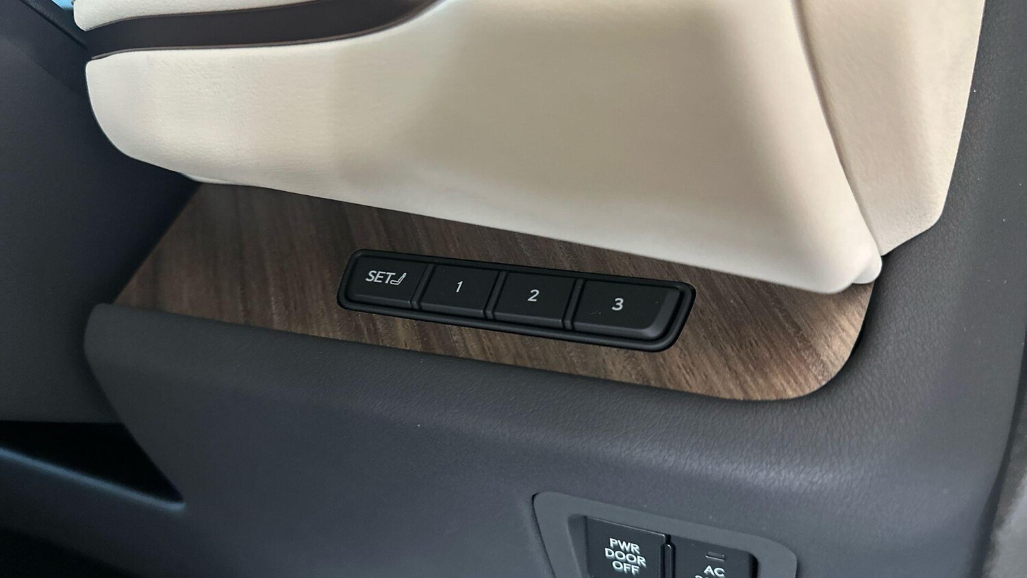 Used Lexus LM for sale - 76592885: Photo 20