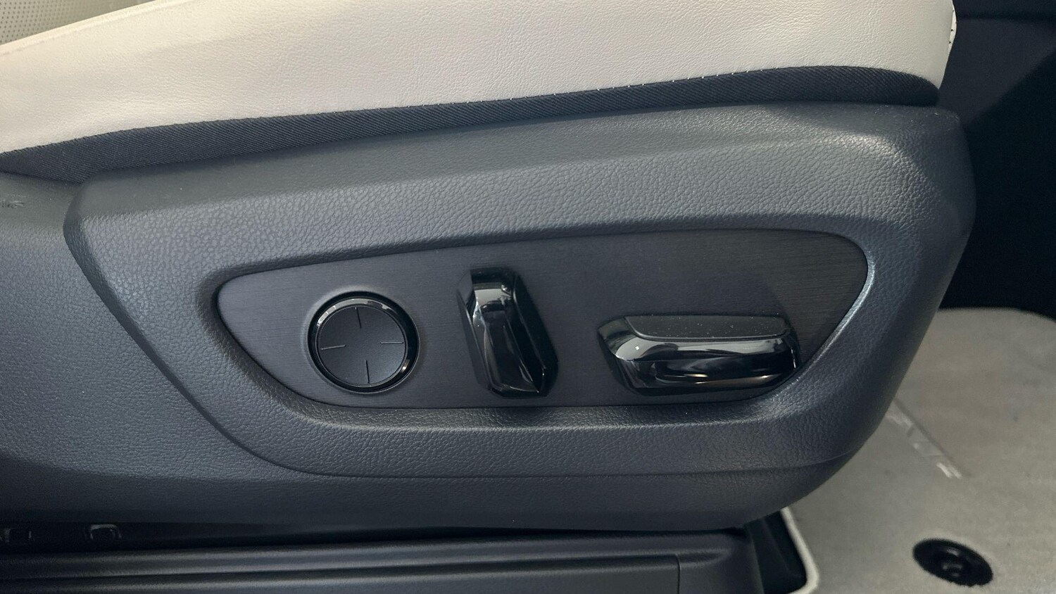 Used Lexus LM for sale - 76592885: Photo 22