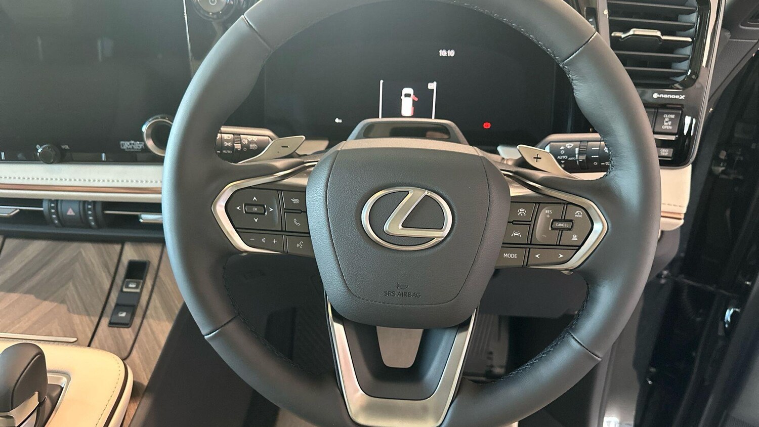 Used Lexus LM for sale - 76592885: Photo 40