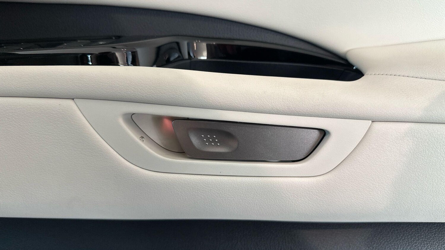 Used Lexus LM for sale - 76592885: Photo 43