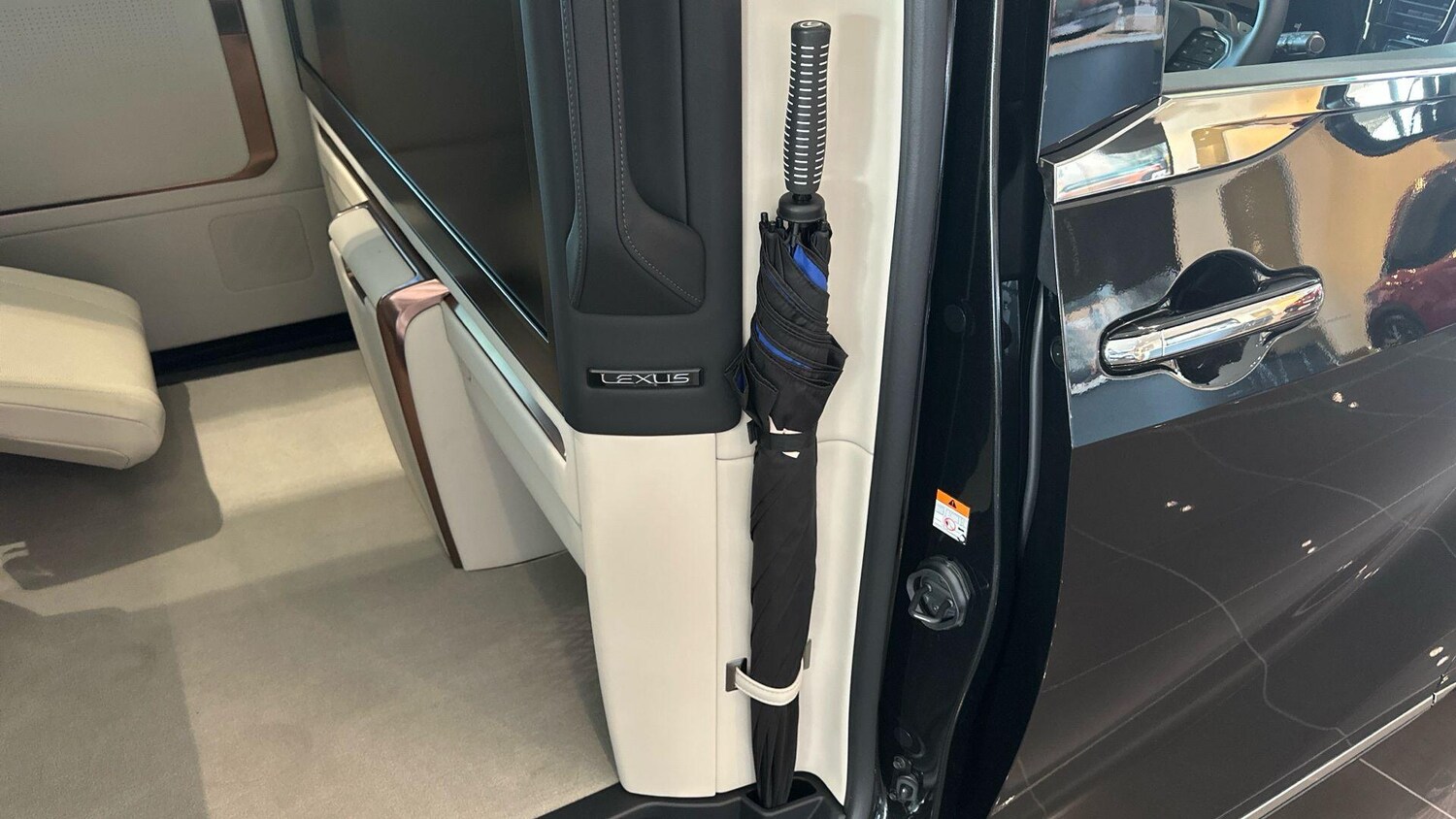 Used Lexus LM for sale - 76592885: Photo 51