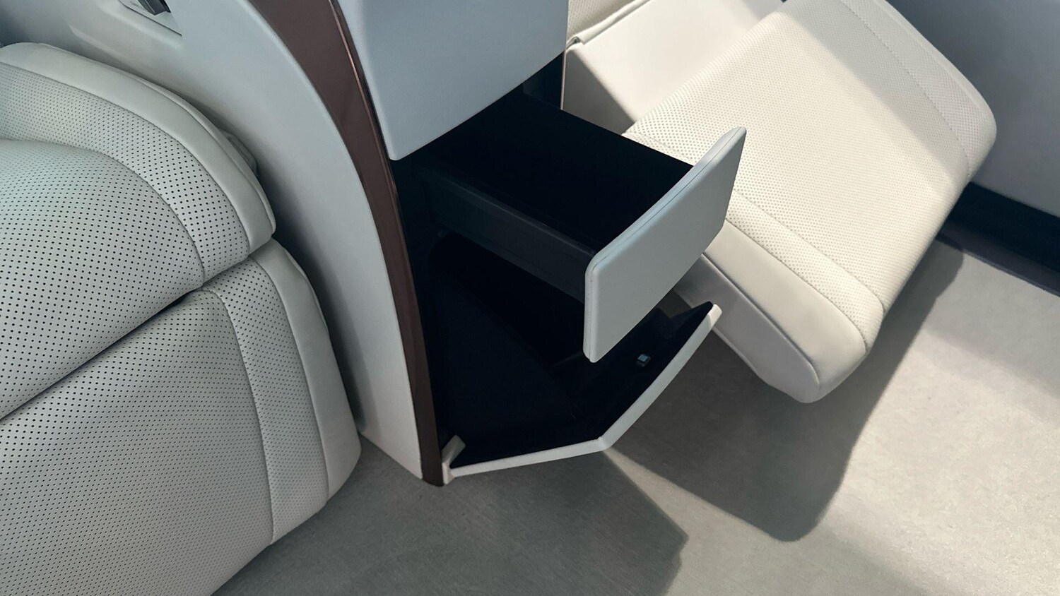 Used Lexus LM for sale - 76592885: Photo 52