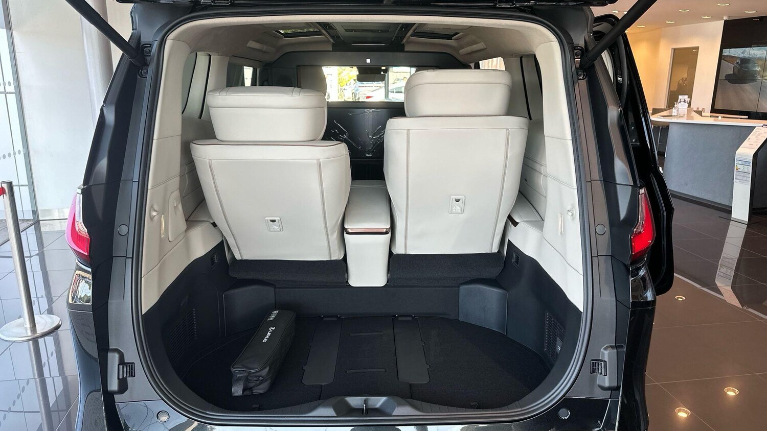 Used Lexus LM for sale - 76592885: Photo 64