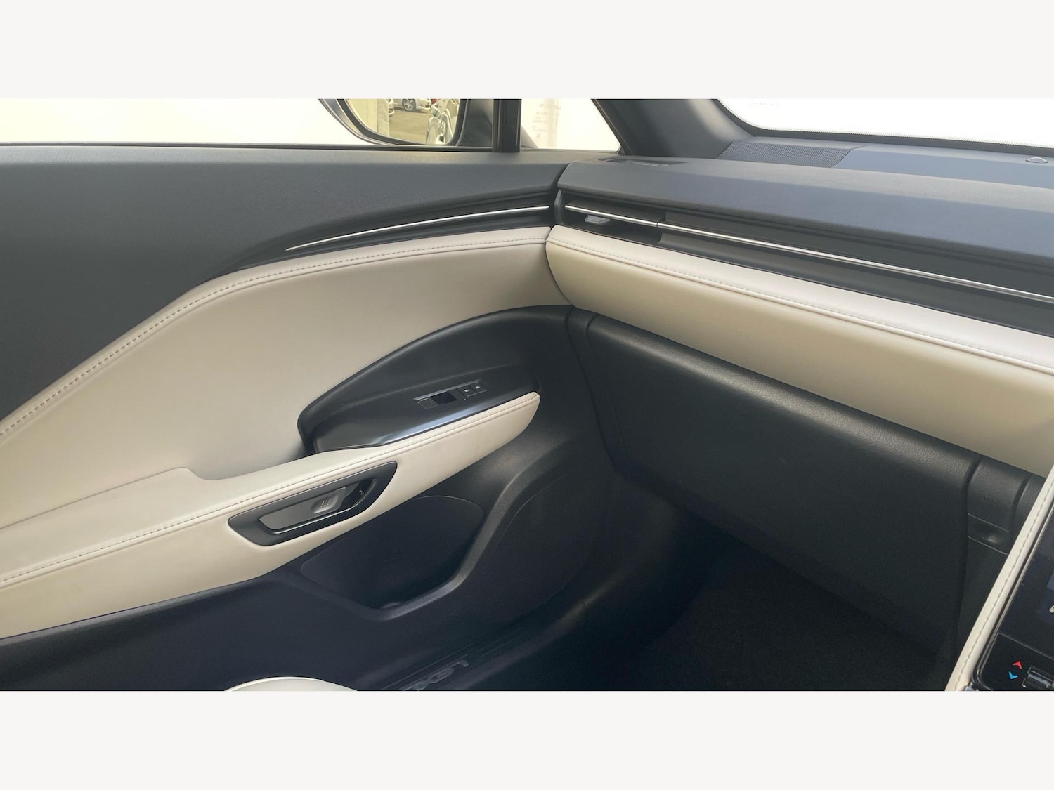 Used Lexus LBX 2024 for sale - 76702258: Photo 31