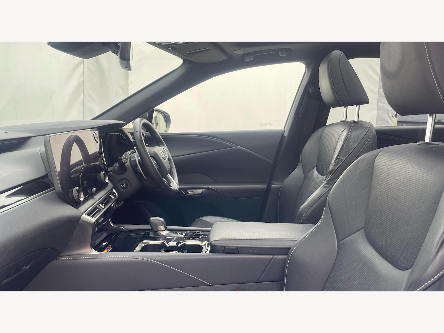 Used Lexus RX 2024 for sale - 76398409: Photo 8