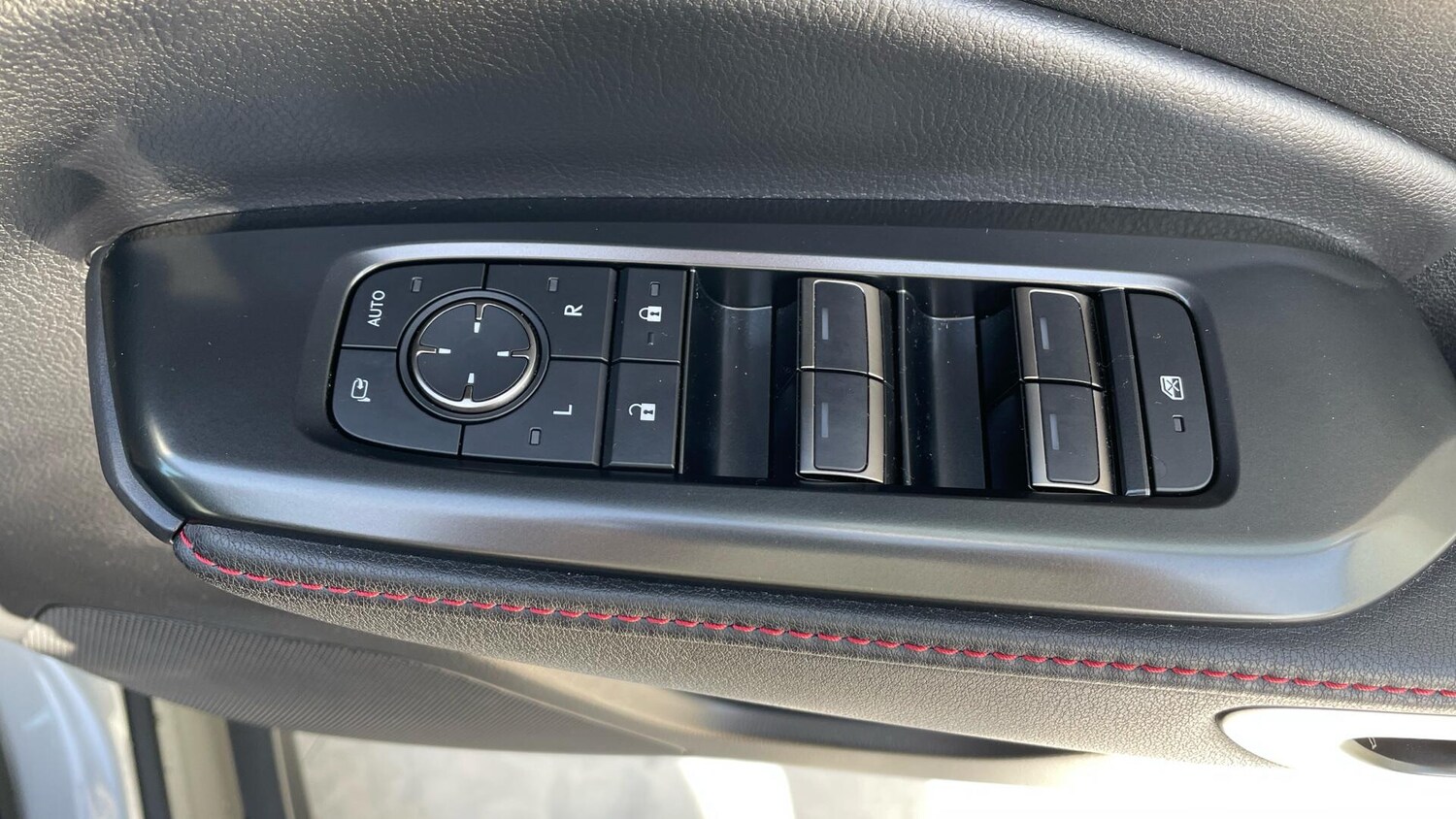 Used Lexus LBX 2025 for sale - 78220219: Photo 30