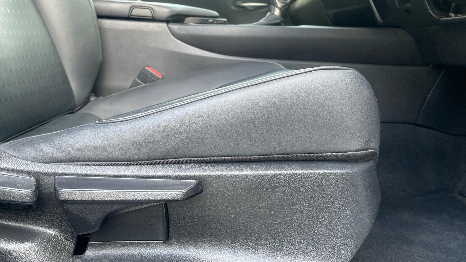 Used Lexus UX 2022 for sale - 78100947: Photo 33