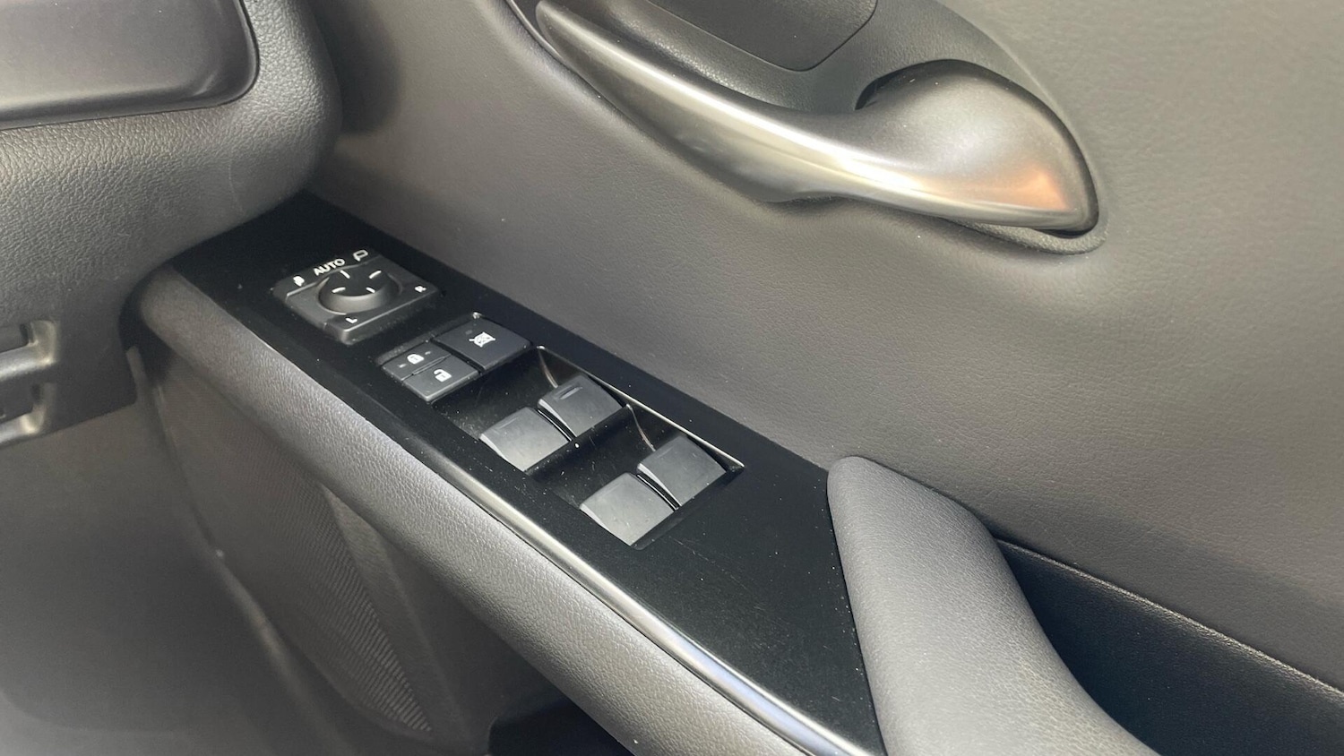 Used Lexus UX 2023 for sale - 78085781: Photo 32