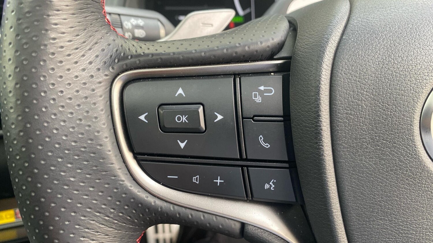 Used Lexus UX 2024 for sale - 76701444: Photo 41