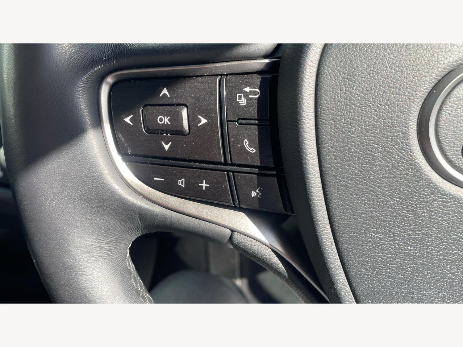 Used Lexus ES 2023 for sale - 76380677: Photo 32