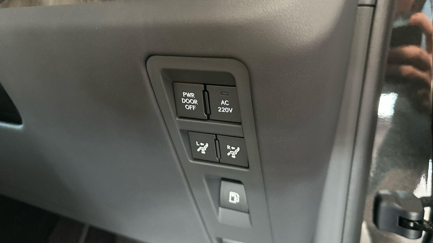 Used Lexus LM for sale - 77783204: Photo 32