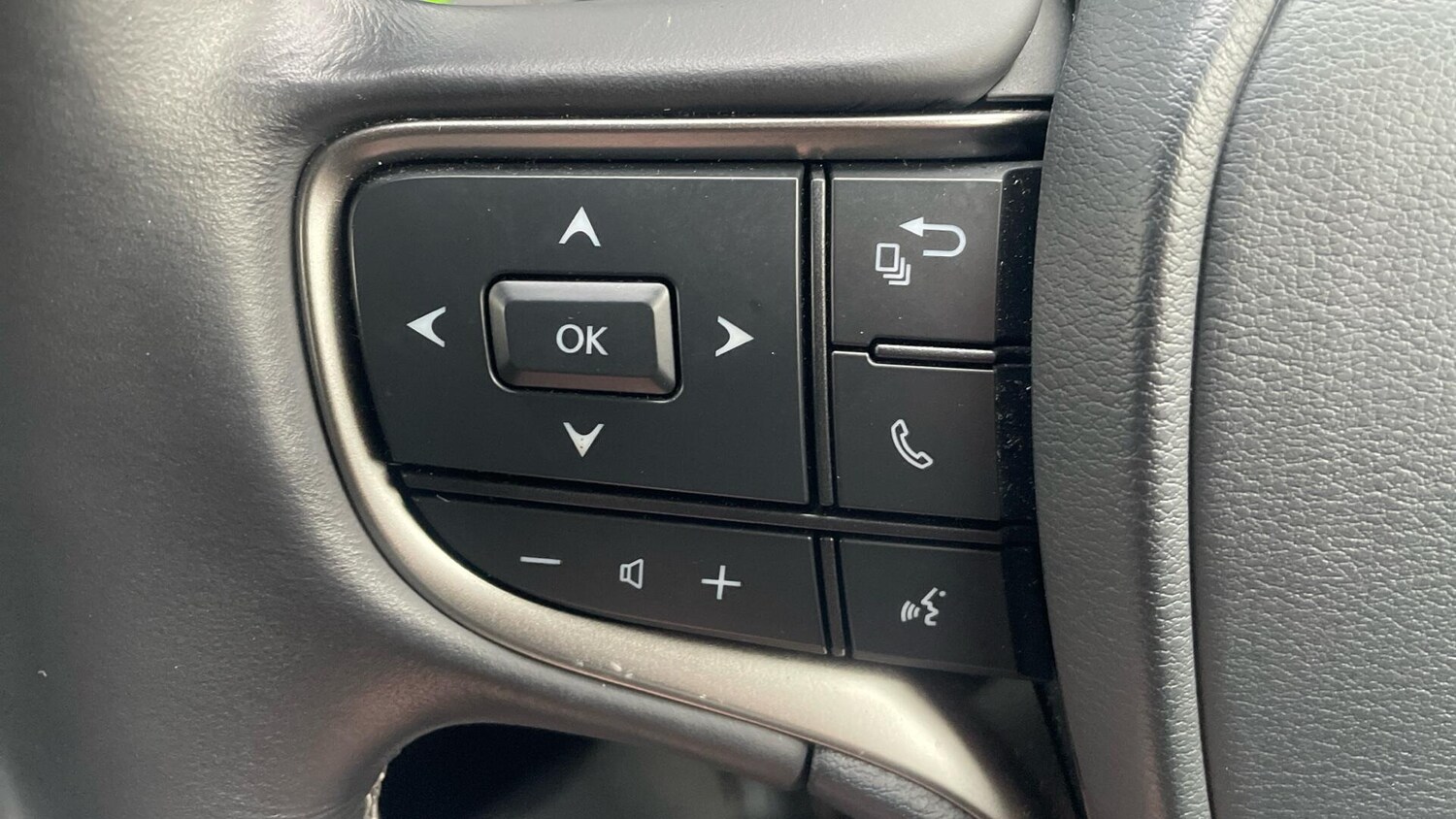 Used Lexus UX 2022 for sale - 77768412: Photo 46