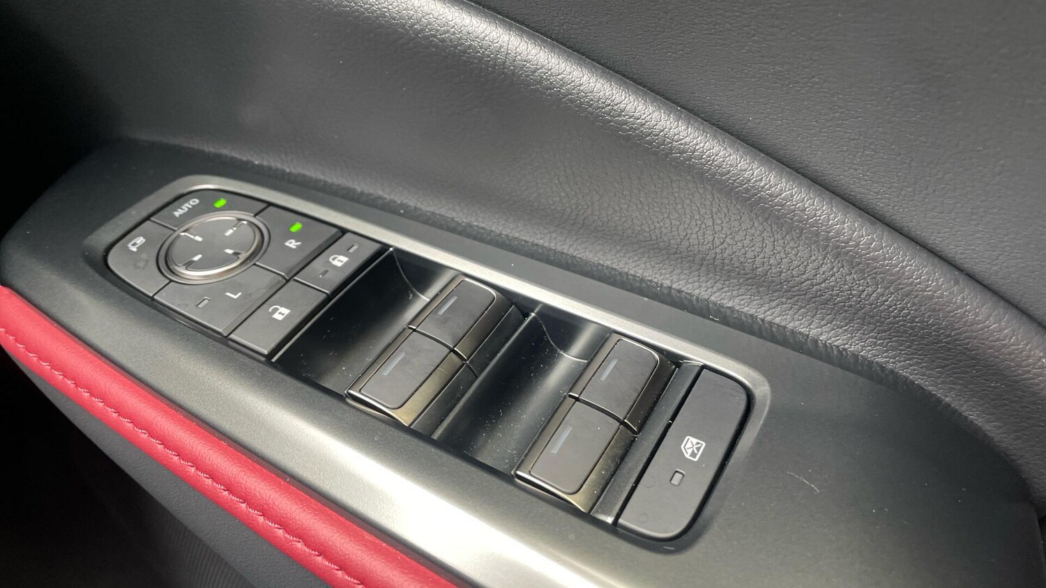 Used Lexus LBX 2025 for sale - 77925996: Photo 32