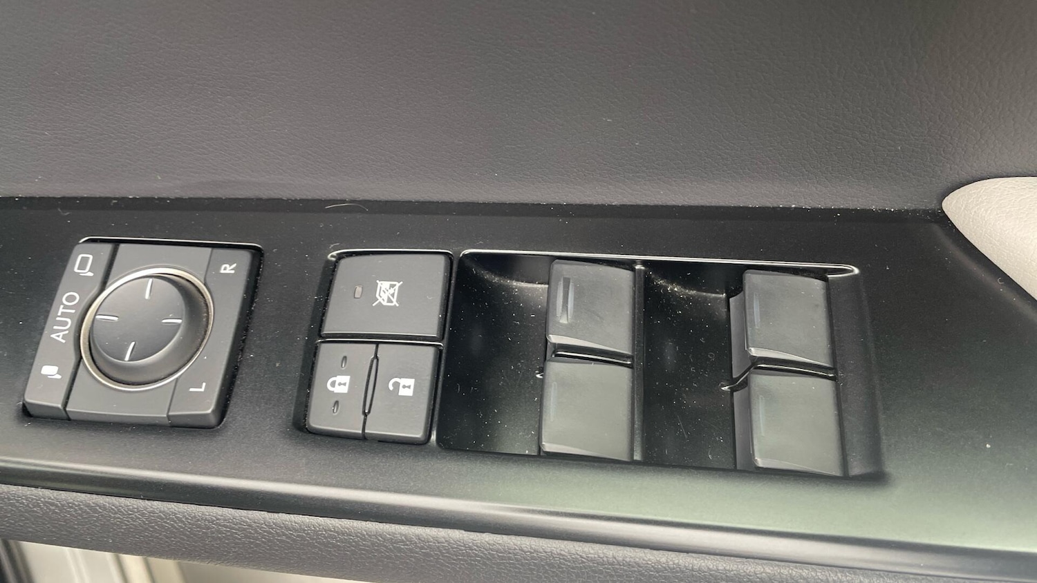 Used Lexus UX 2023 for sale - 77793758: Photo 32