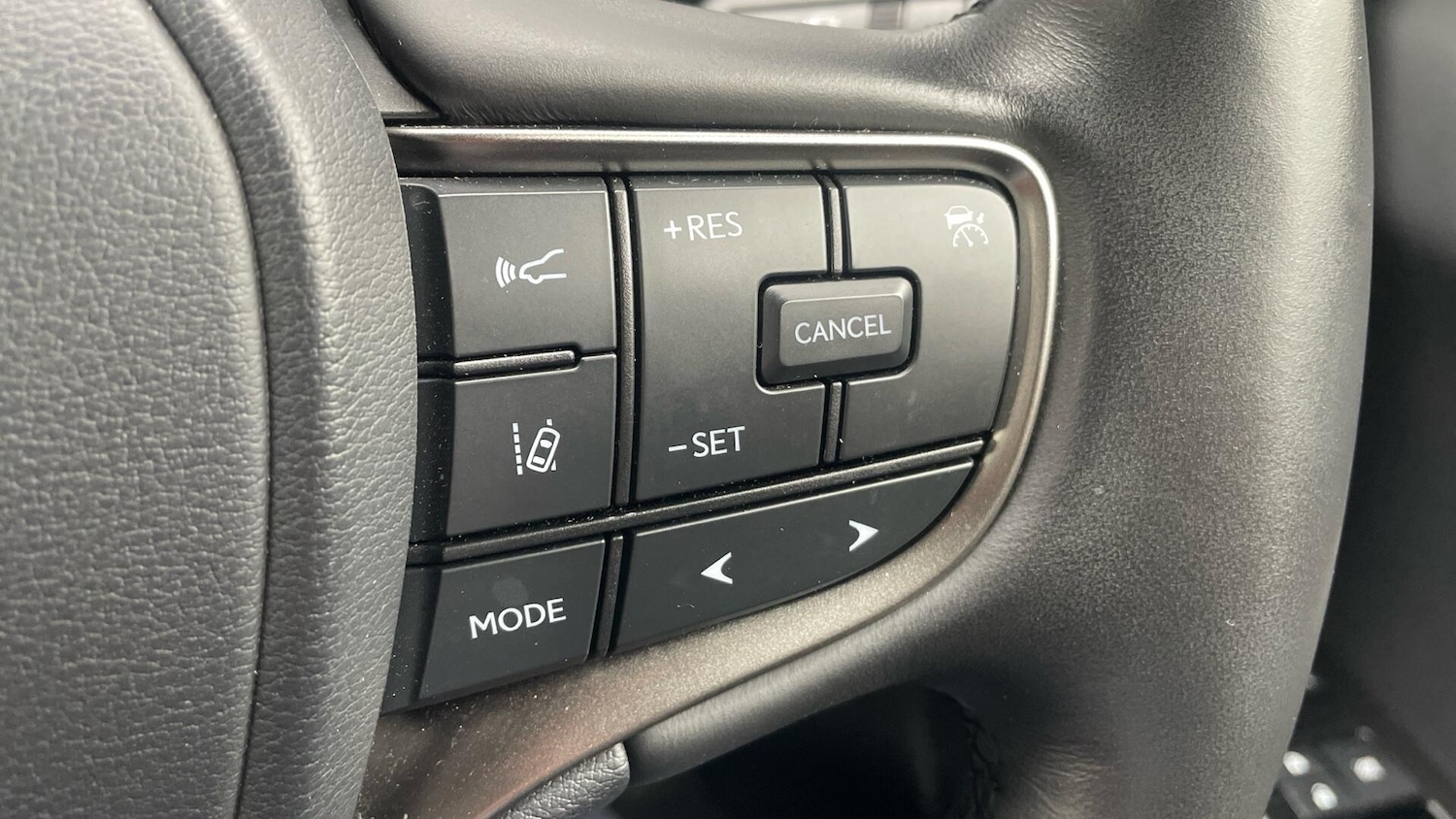 Used Lexus UX 2023 for sale - 77793758: Photo 40