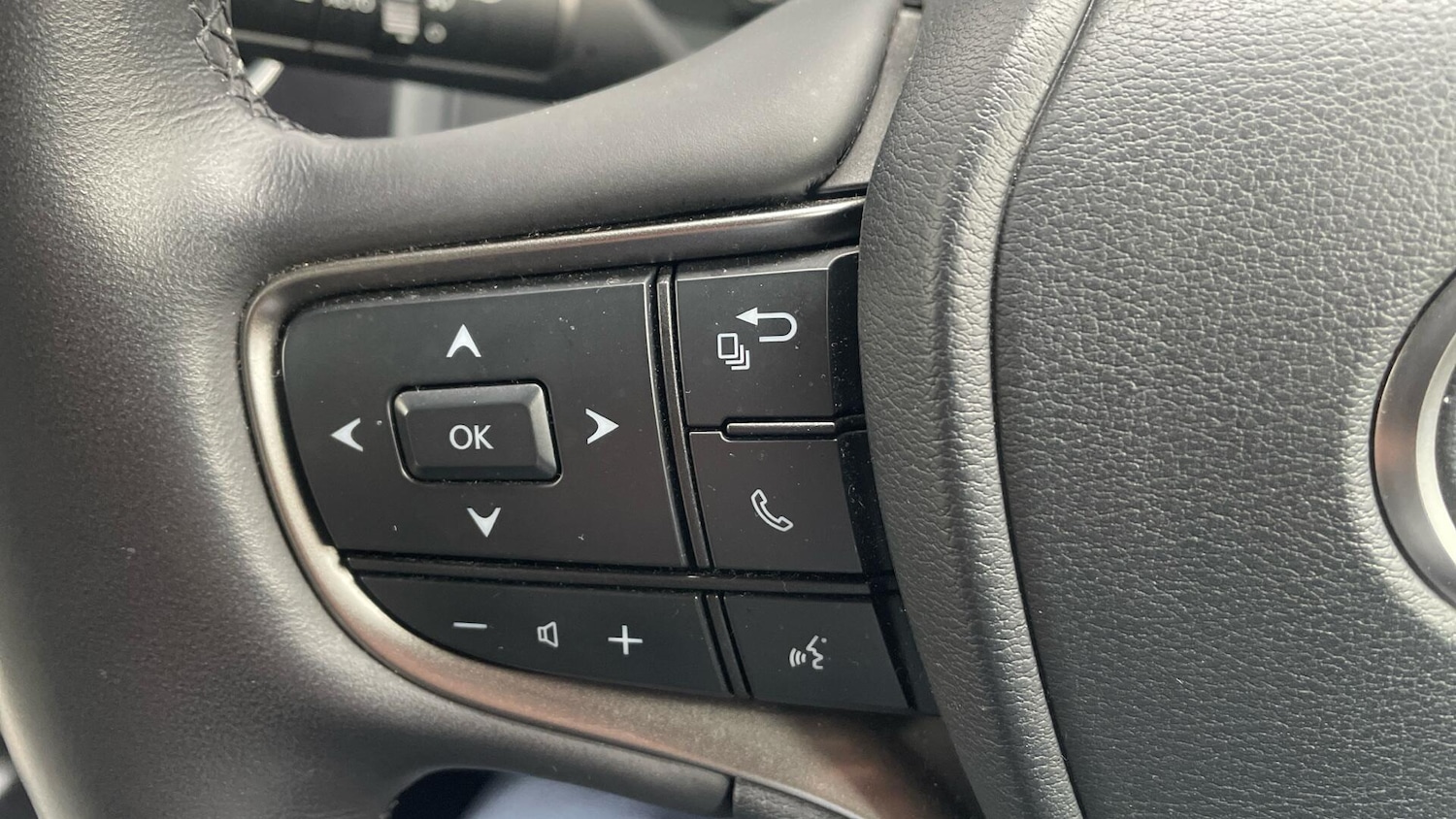 Used Lexus UX 2023 for sale - 77793758: Photo 41