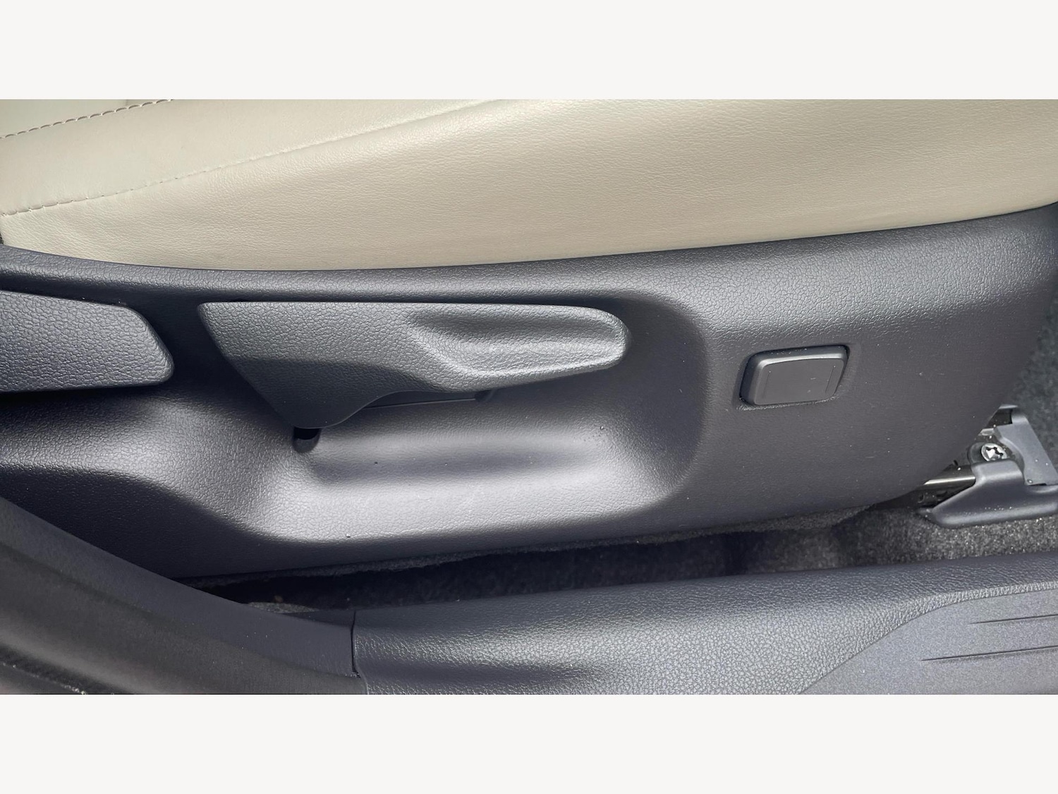 Used Lexus LBX 2025 for sale - 76381253: Photo 27