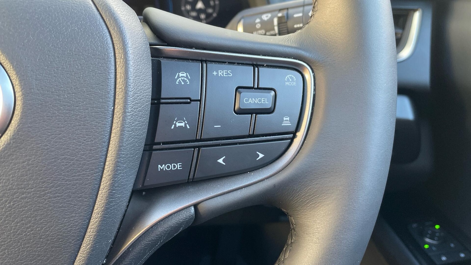 Used Lexus UX 2025 for sale - 77156697: Photo 34