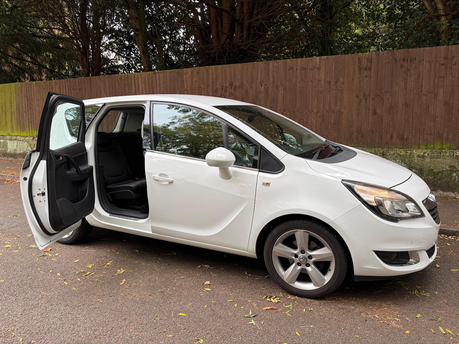 Used Vauxhall Meriva 2015 for sale - 76206612: Photo 2