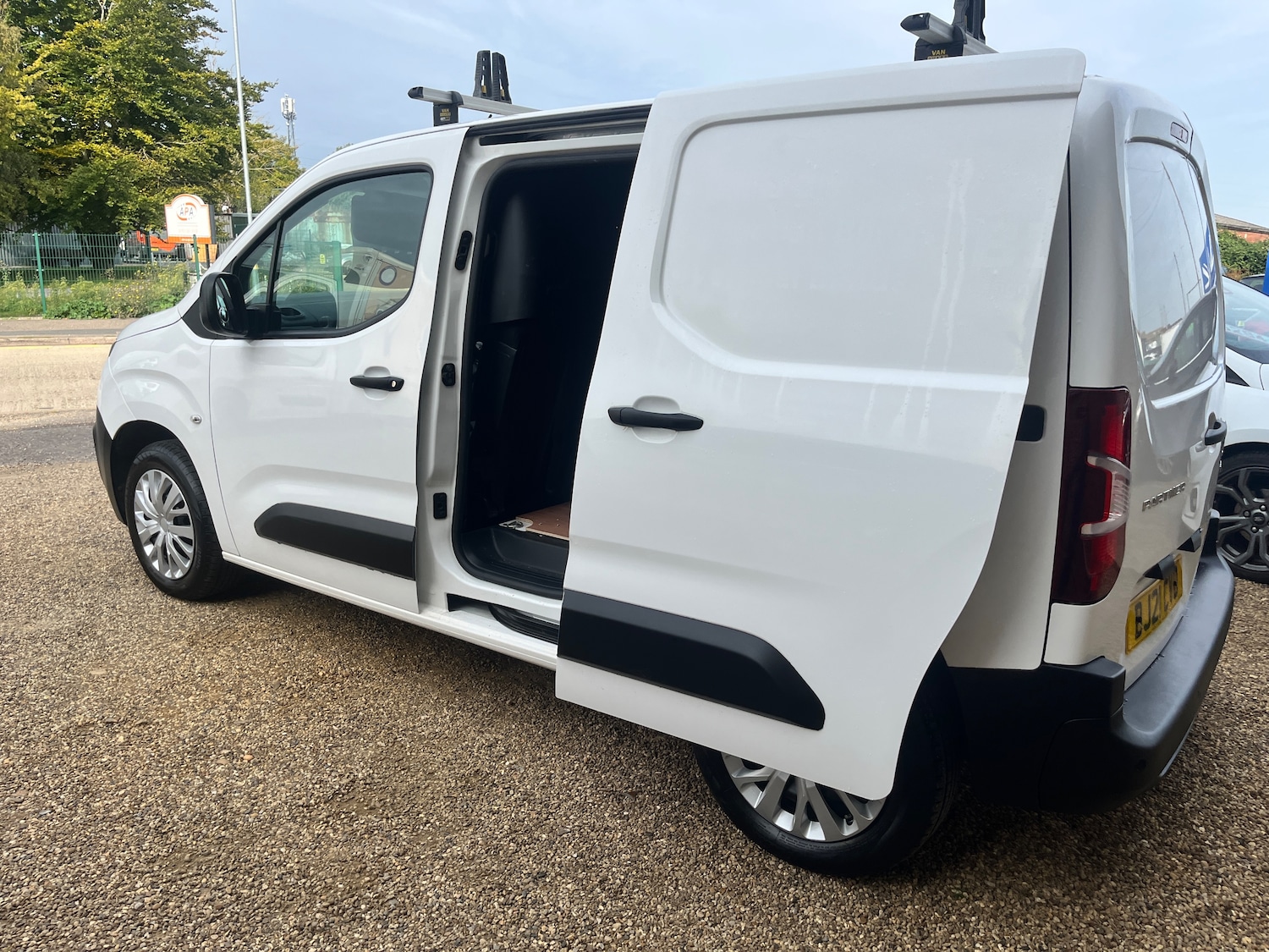 Used Peugeot Partner 2021 for sale - 75912590: Photo 2