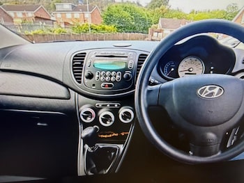 Used Hyundai i10 2010 for sale - 76232336: Photo 3