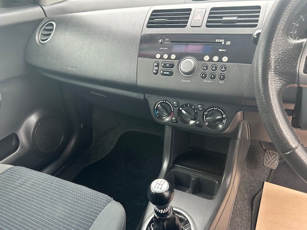 Used Suzuki Swift 2009 for sale - 76107021: Photo 12