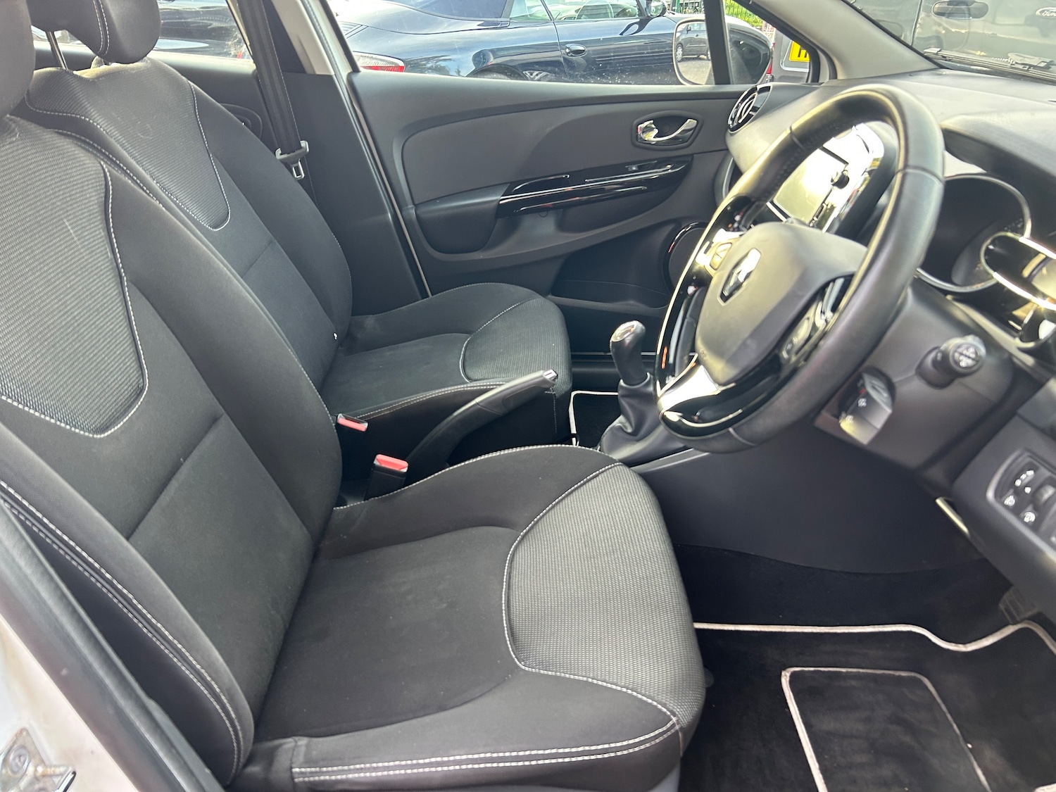 Used Renault Clio 2014 for sale - 76077161: Photo 11