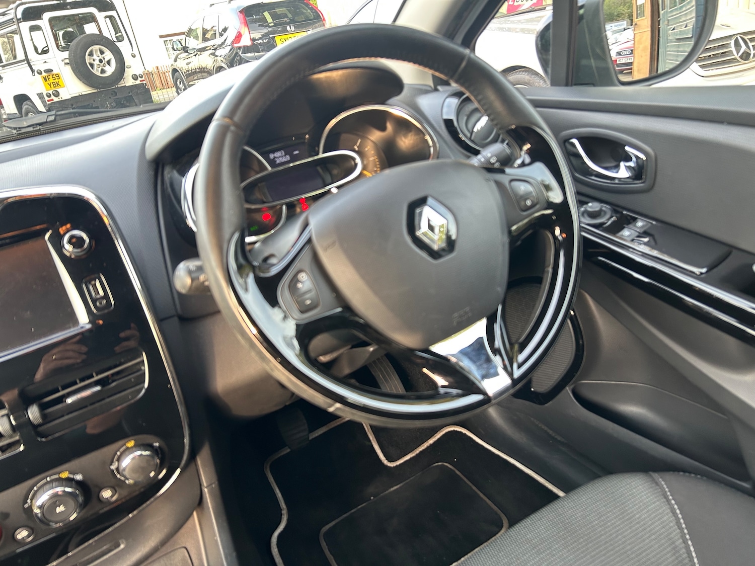 Used Renault Clio 2014 for sale - 76077161: Photo 21