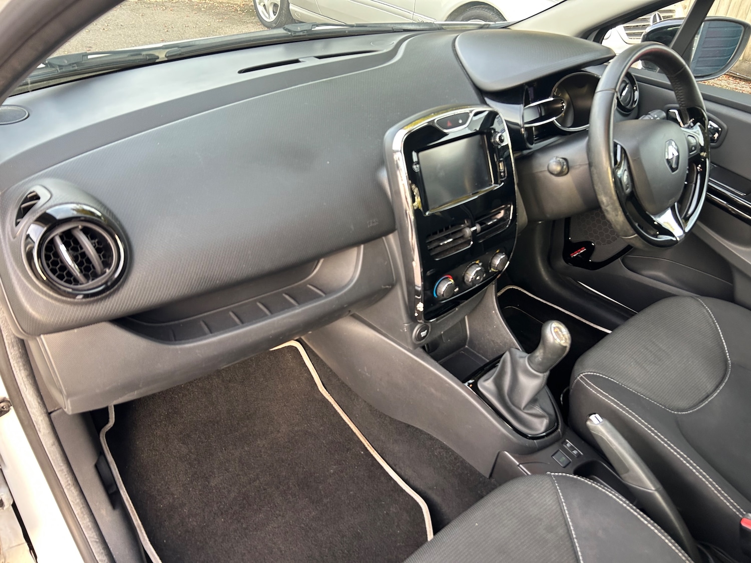 Used Renault Clio 2014 for sale - 76077161: Photo 25