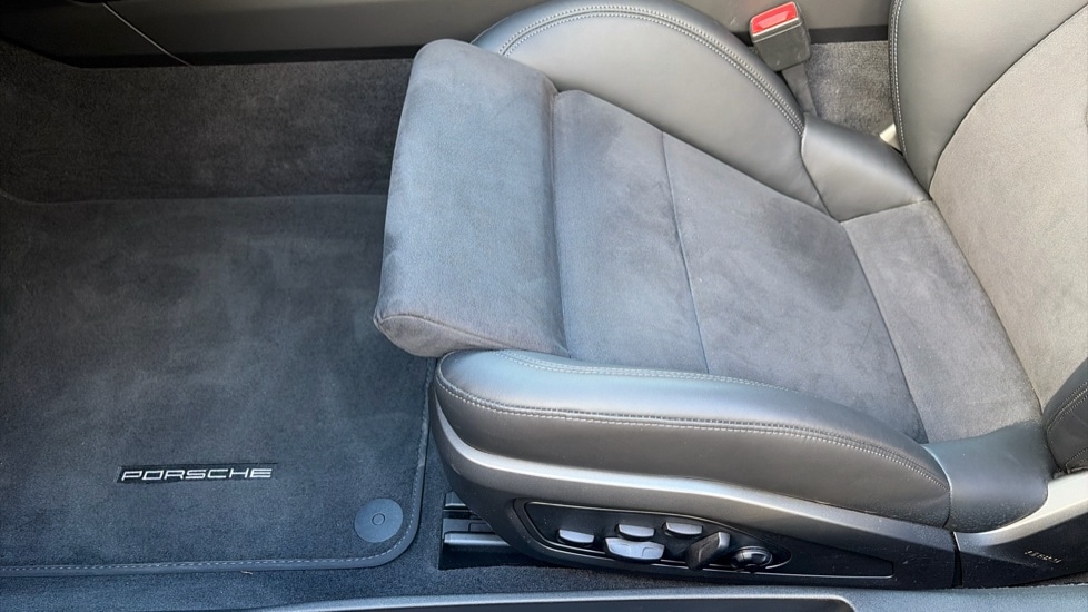 Used Porsche 911 2022 for sale - 76773107: Photo 32