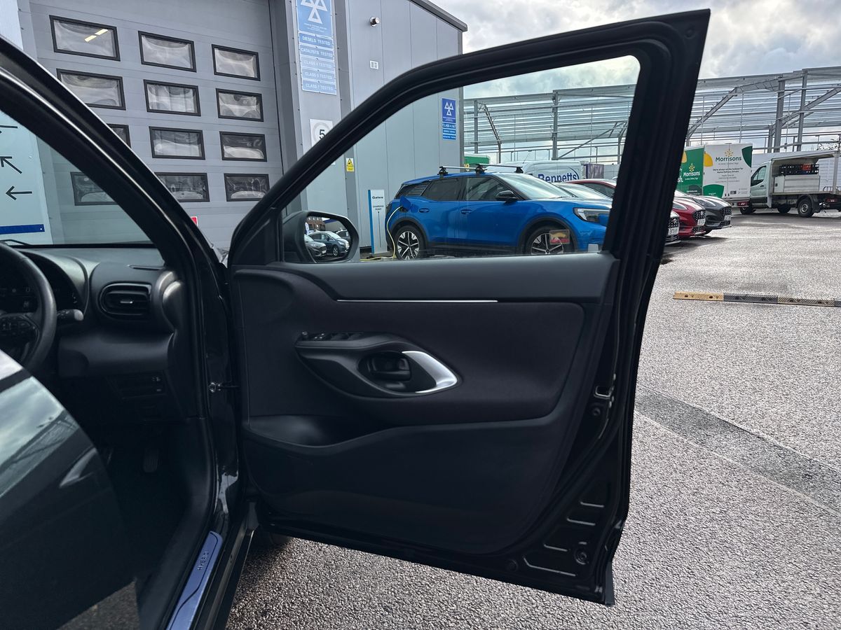 Used Toyota Yaris Cross 2023 for sale - 77499625: Photo 35