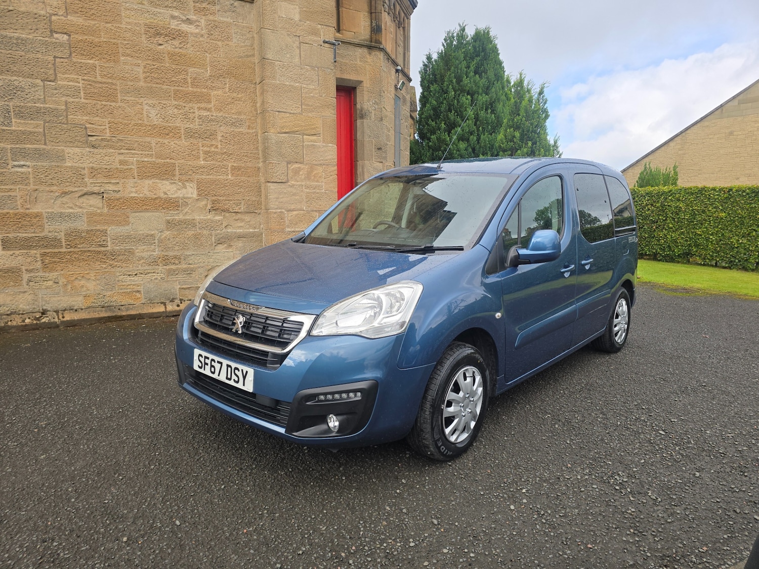 Used Peugeot Partner Tepee 2017 for sale - 75923232: Photo 1