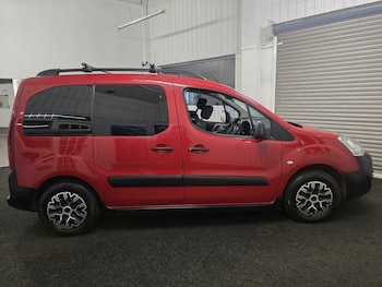 Used Peugeot Partner Tepee 2018 for sale - 77014000: Photo