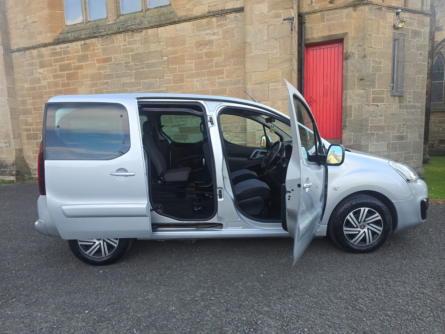 Used Peugeot Partner Tepee 2016 for sale - 76156909: Photo 17