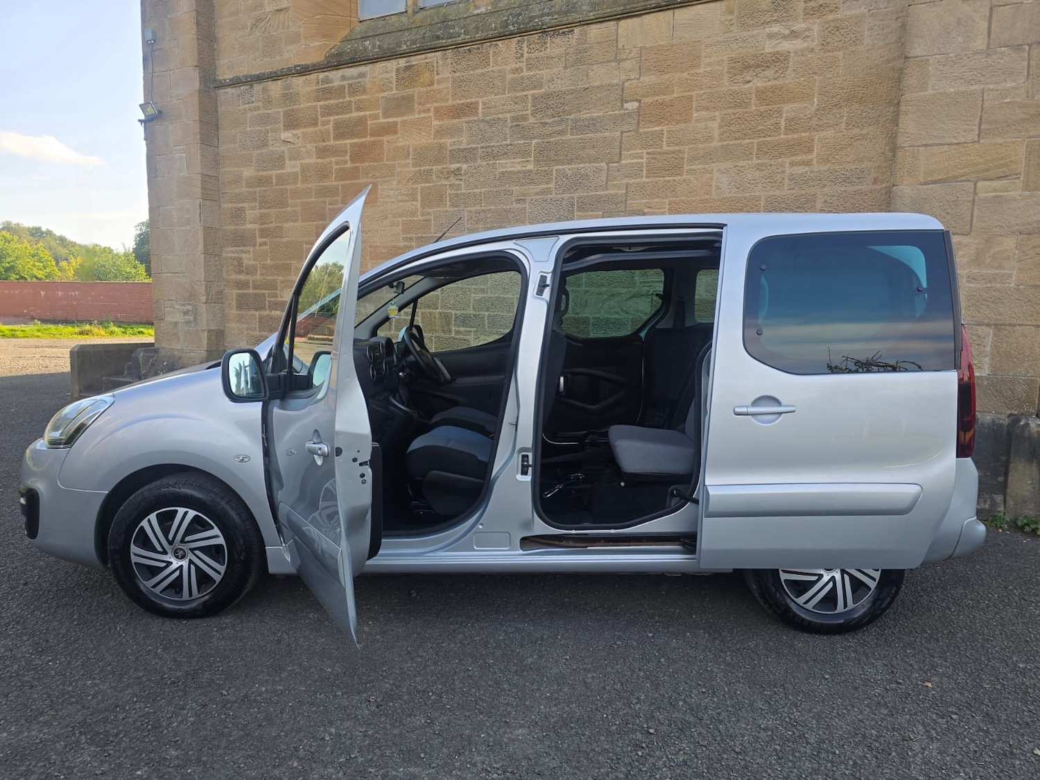 Used Peugeot Partner Tepee 2016 for sale - 76156909: Photo 19