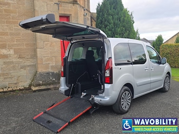 2018 (18) - AUTOMATIC = WHEELCHAIR ACCESSIBEL VEHICLE / WAV 5-Door