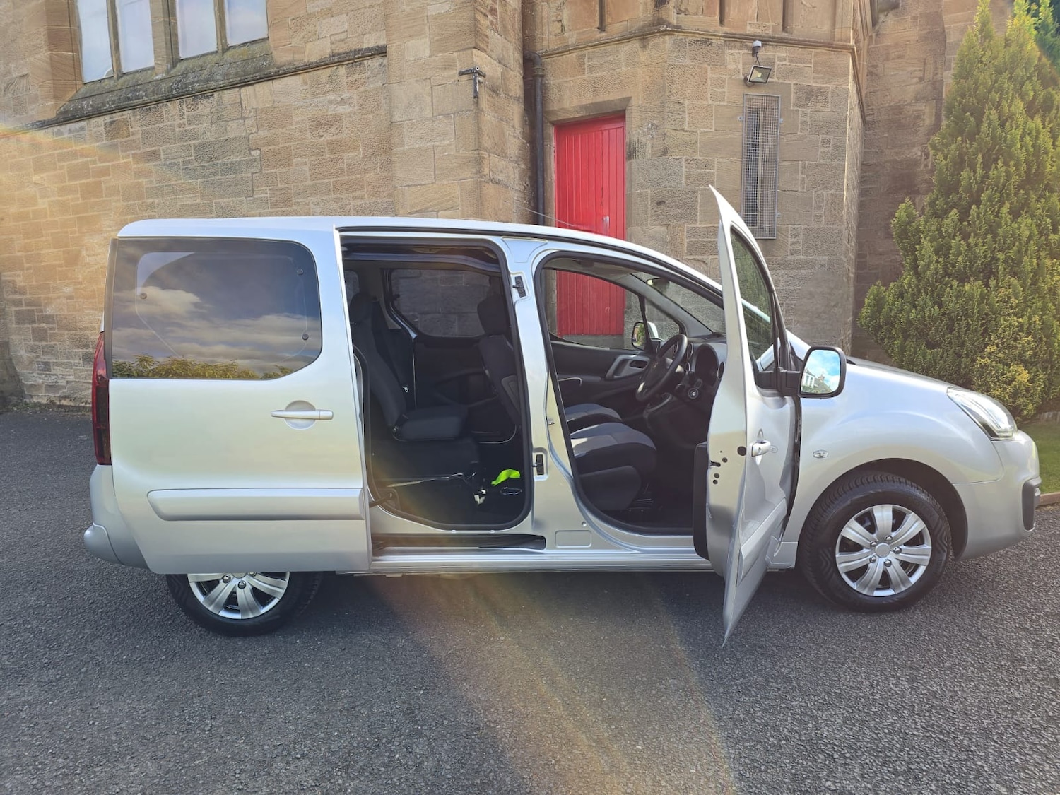 Used Peugeot Partner Tepee 2015 for sale - 76518463: Photo 18