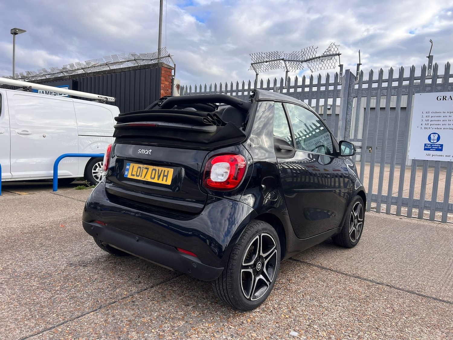 Used smart fortwo 2017 for sale - 78103126: Photo 28