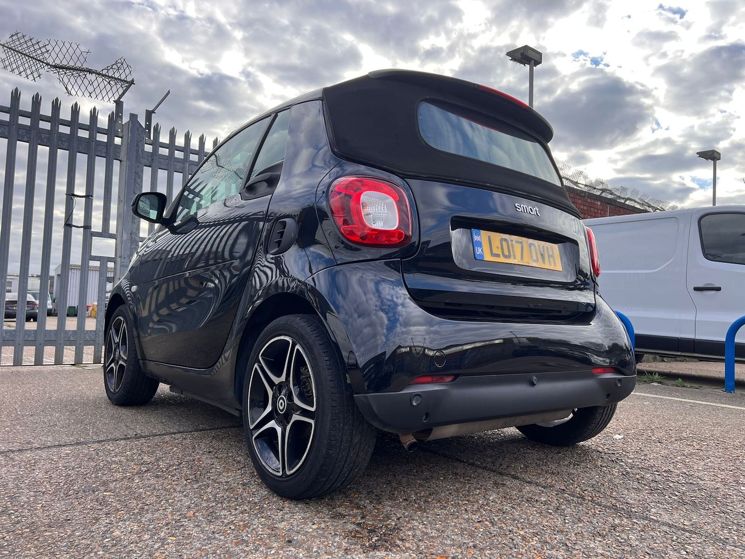 Used smart fortwo 2017 for sale - 78103126: Photo 32