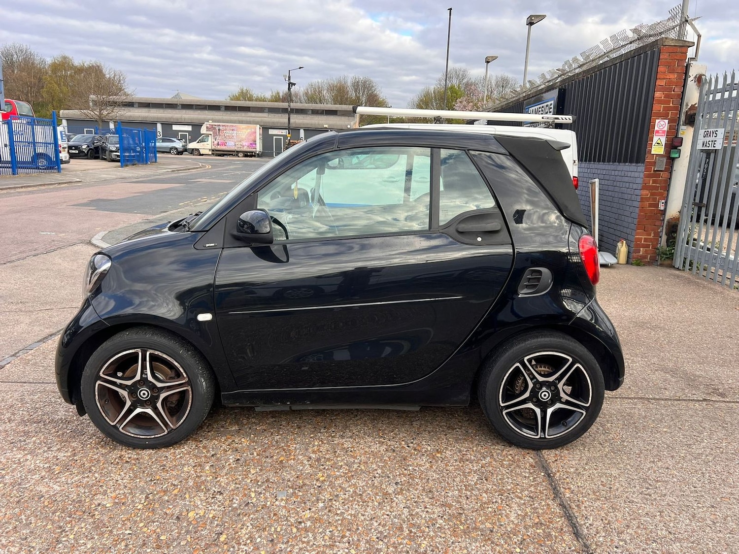 Used smart fortwo 2017 for sale - 78103126: Photo 8