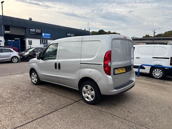 Used Vauxhall Combo 2017 for sale - 76086573: Photo