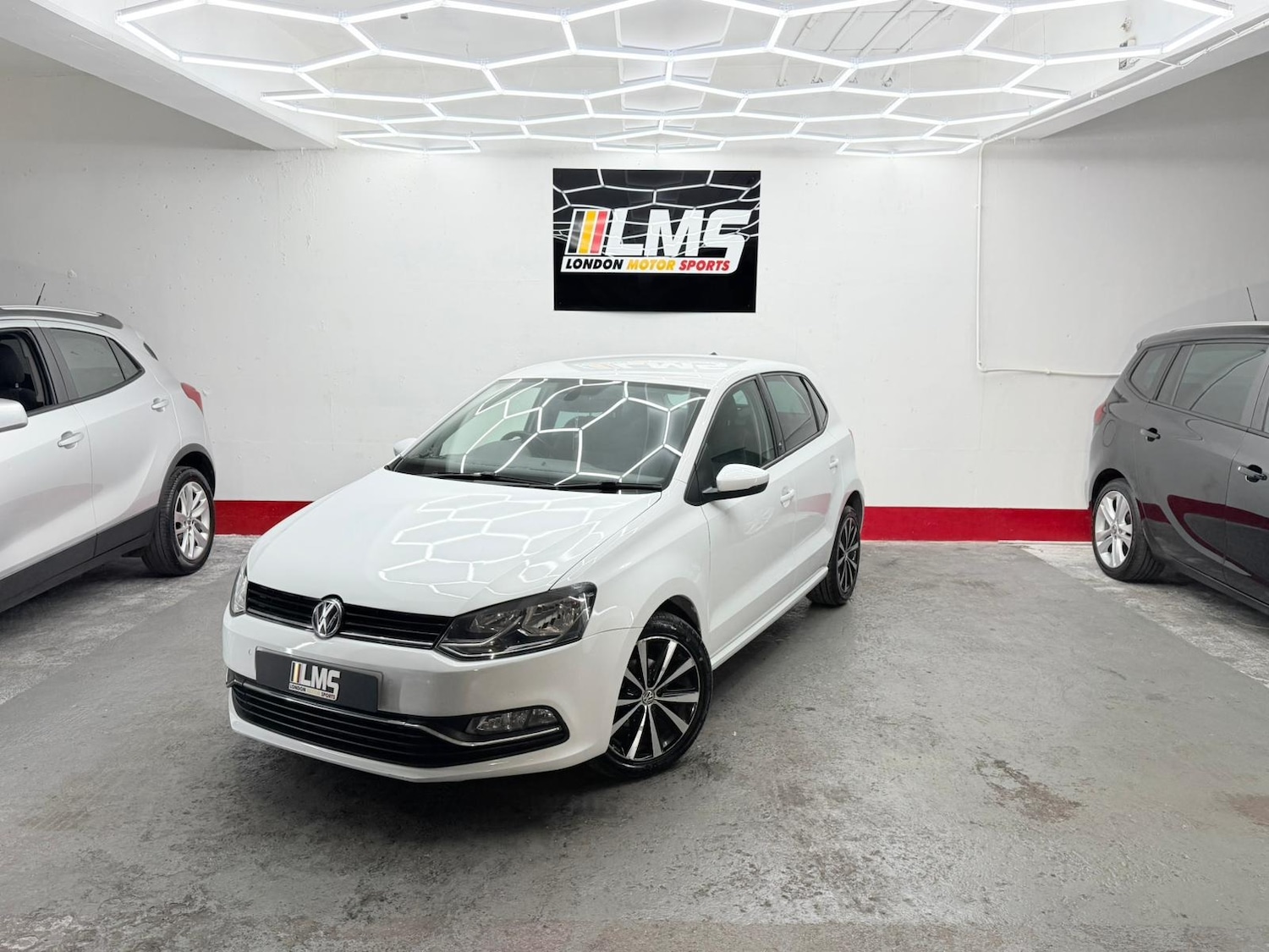 Used Volkswagen Polo 2017 for sale - 76683950: Photo 2