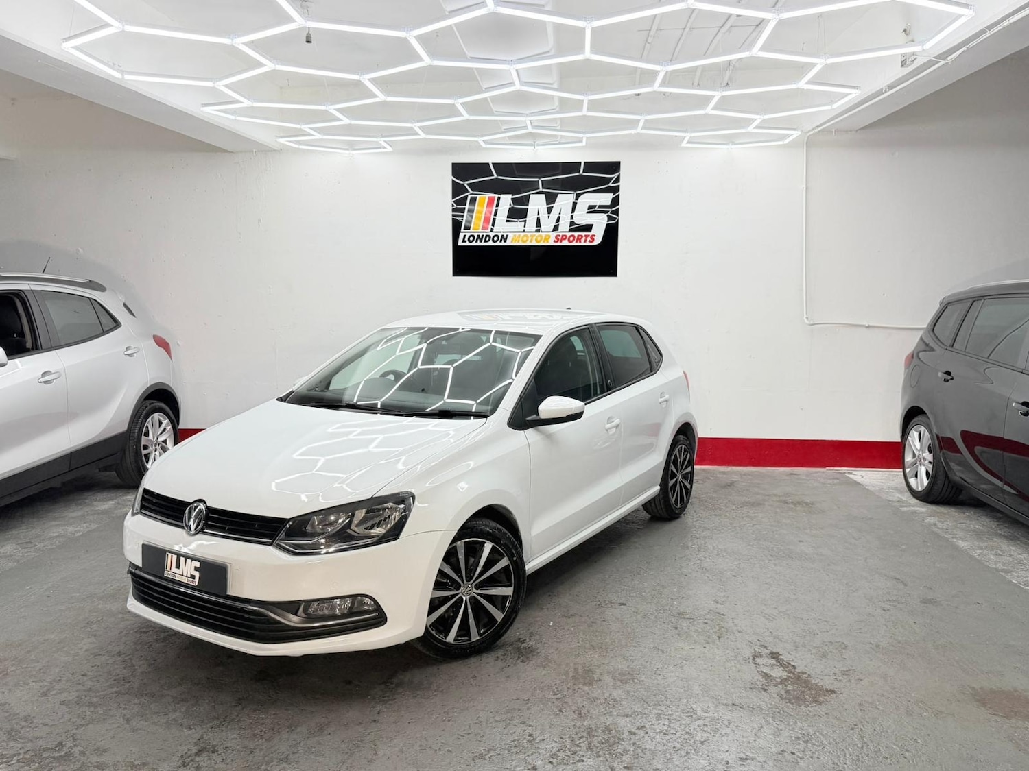 Used Volkswagen Polo 2017 for sale - 76683950: Photo 3
