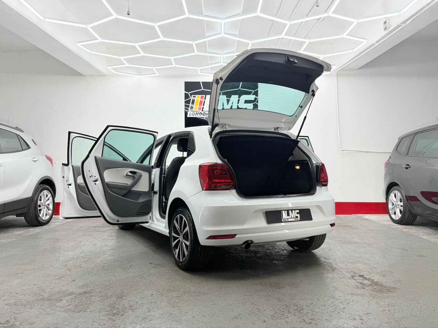 Used Volkswagen Polo 2017 for sale - 76683950: Photo 36