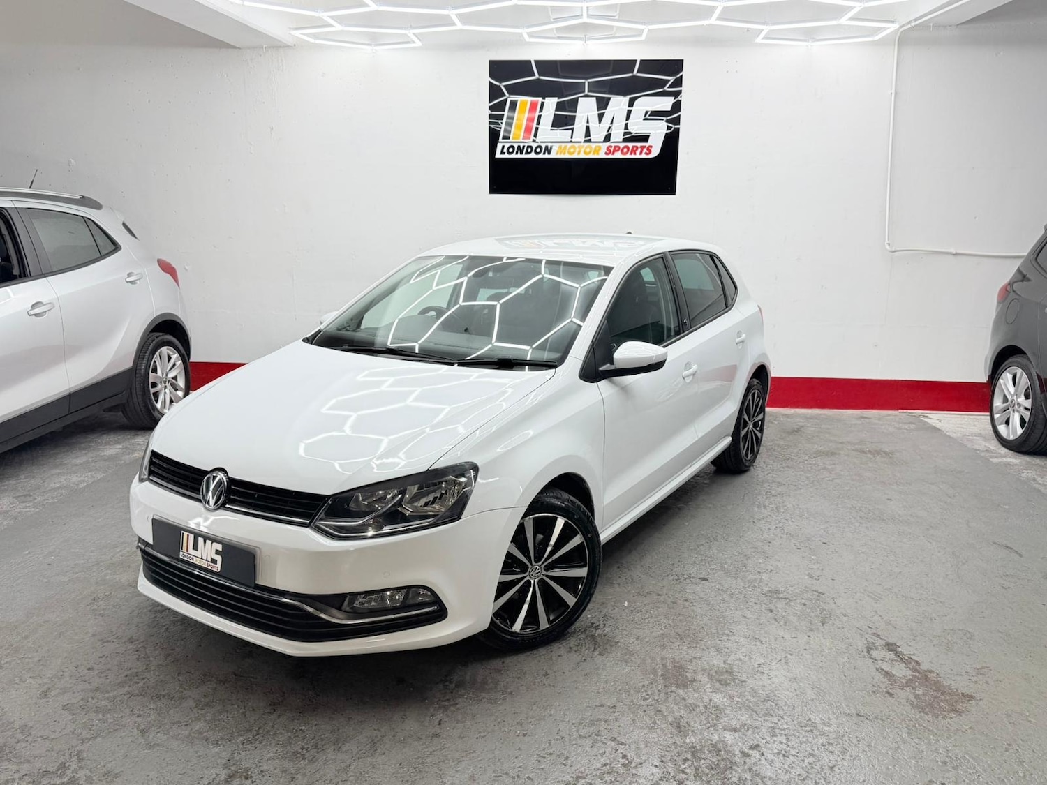 Used Volkswagen Polo 2017 for sale - 76683950: Photo 4