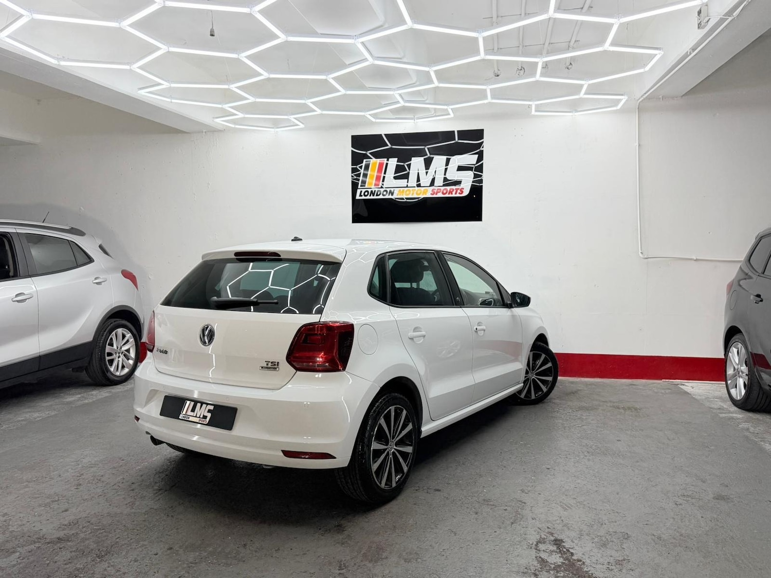 Used Volkswagen Polo 2017 for sale - 76683950: Photo 40