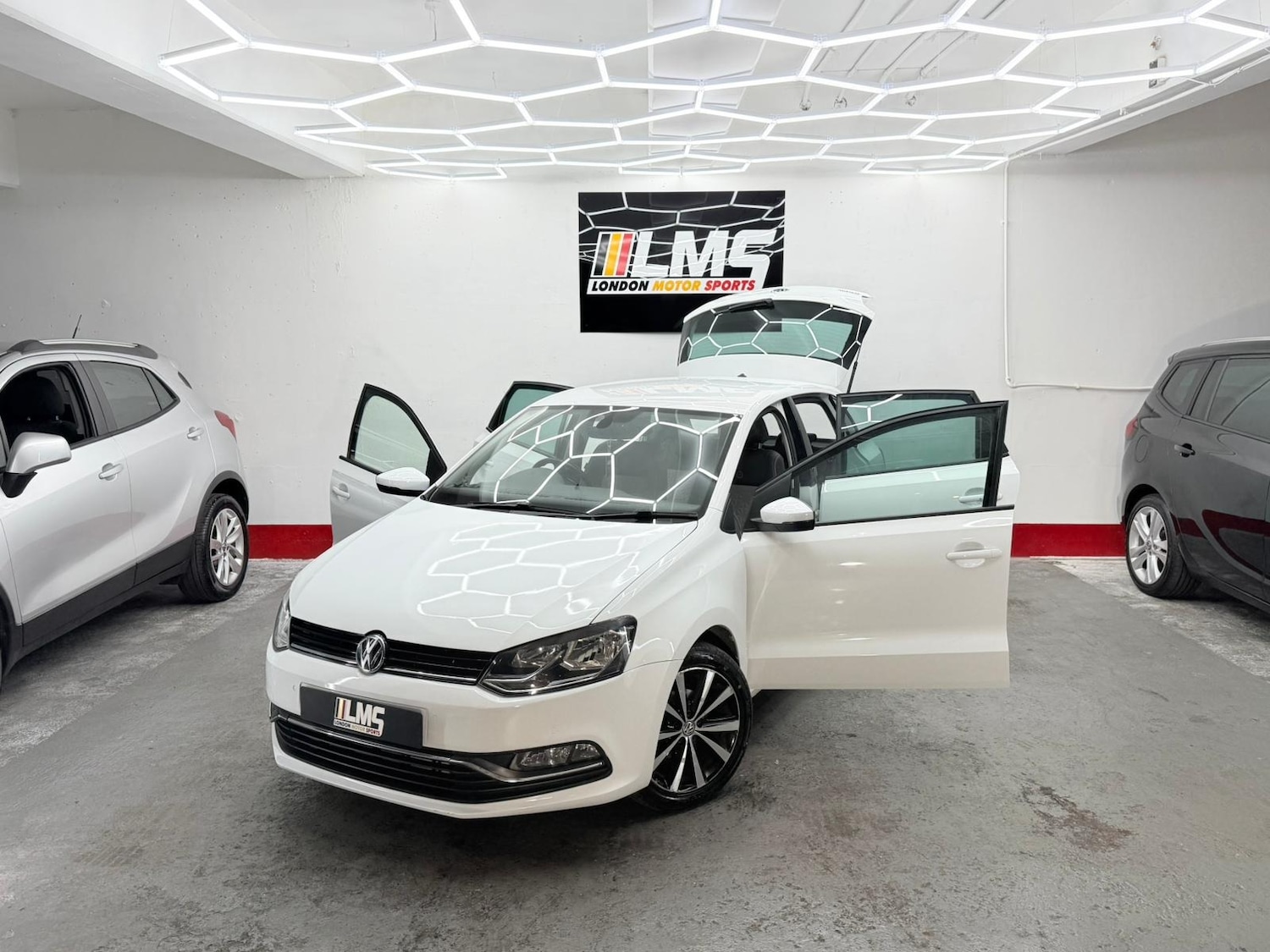 Used Volkswagen Polo 2017 for sale - 76683950: Photo 8