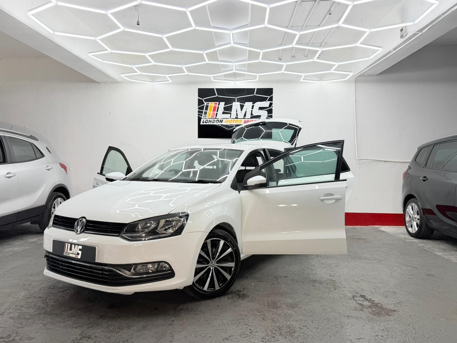 Used Volkswagen Polo 2017 for sale - 76683950: Photo 9