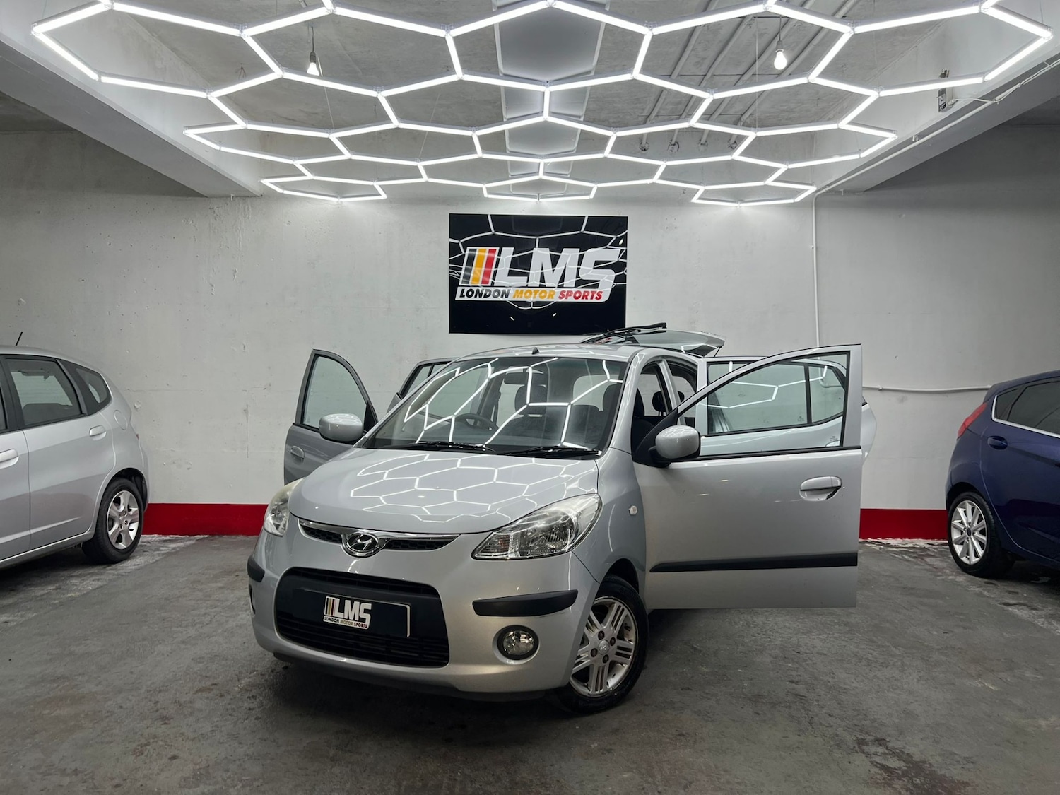Used Hyundai i10 2011 for sale - 77555468: Photo 14